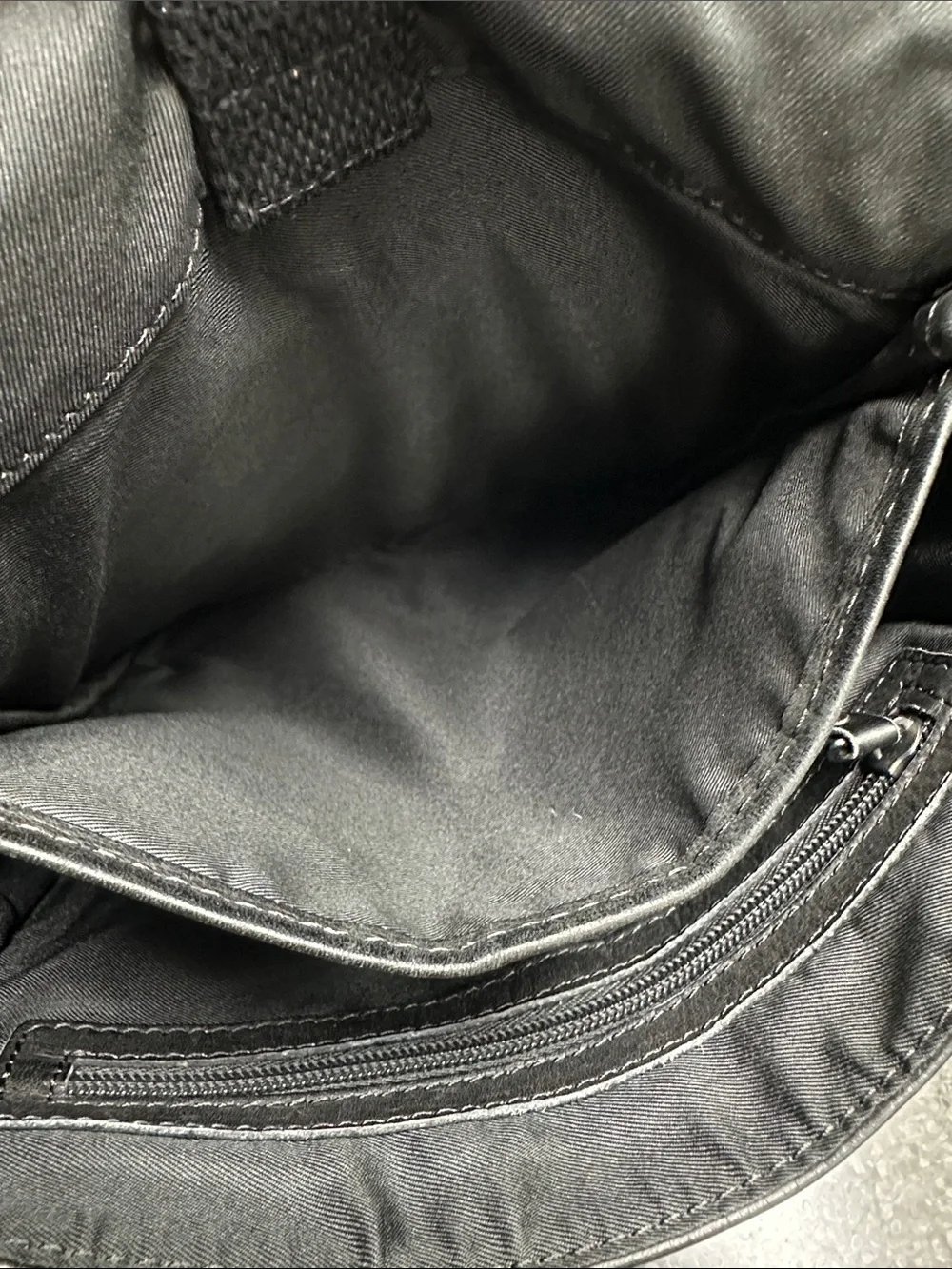 Kenneth Cole Men Women Black Leather Crossbody Bag